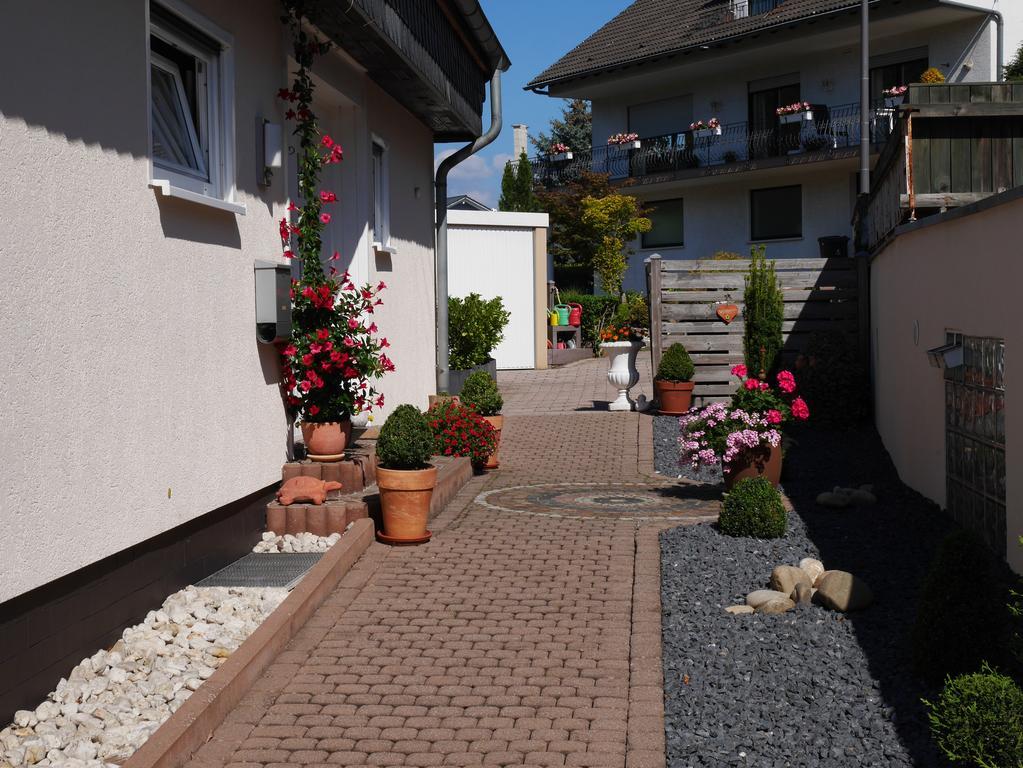 Ferienwohnungen Forneck ツェルティンゲン・ラハティグ エクステリア 写真